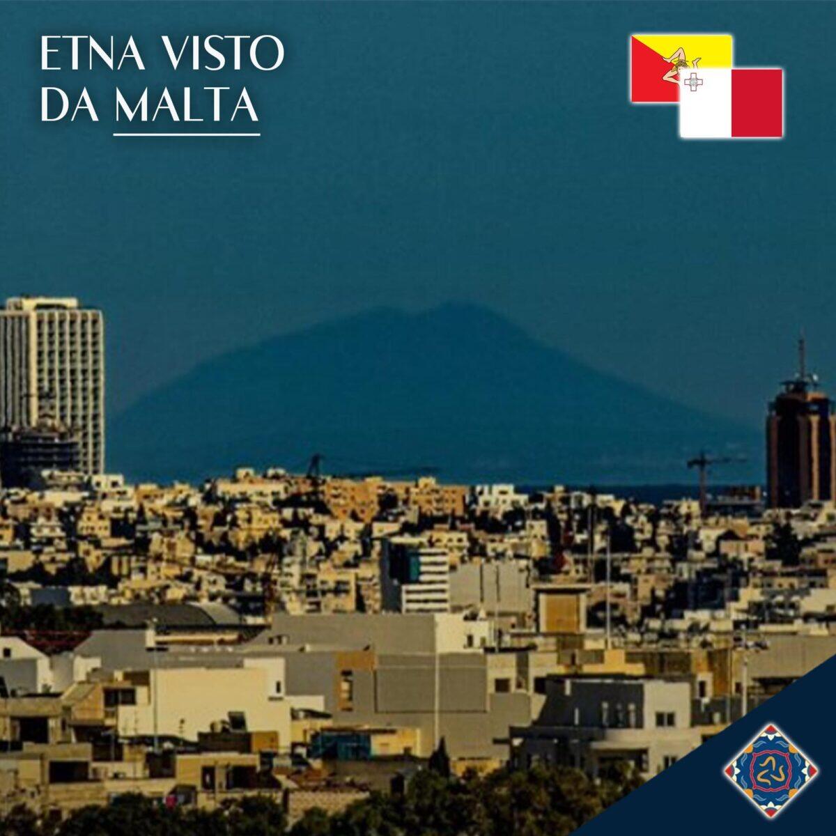 L’Etna imponente e maestosa: uno scatto magico con “A’ Muntagna” visibile fuori Italia - 