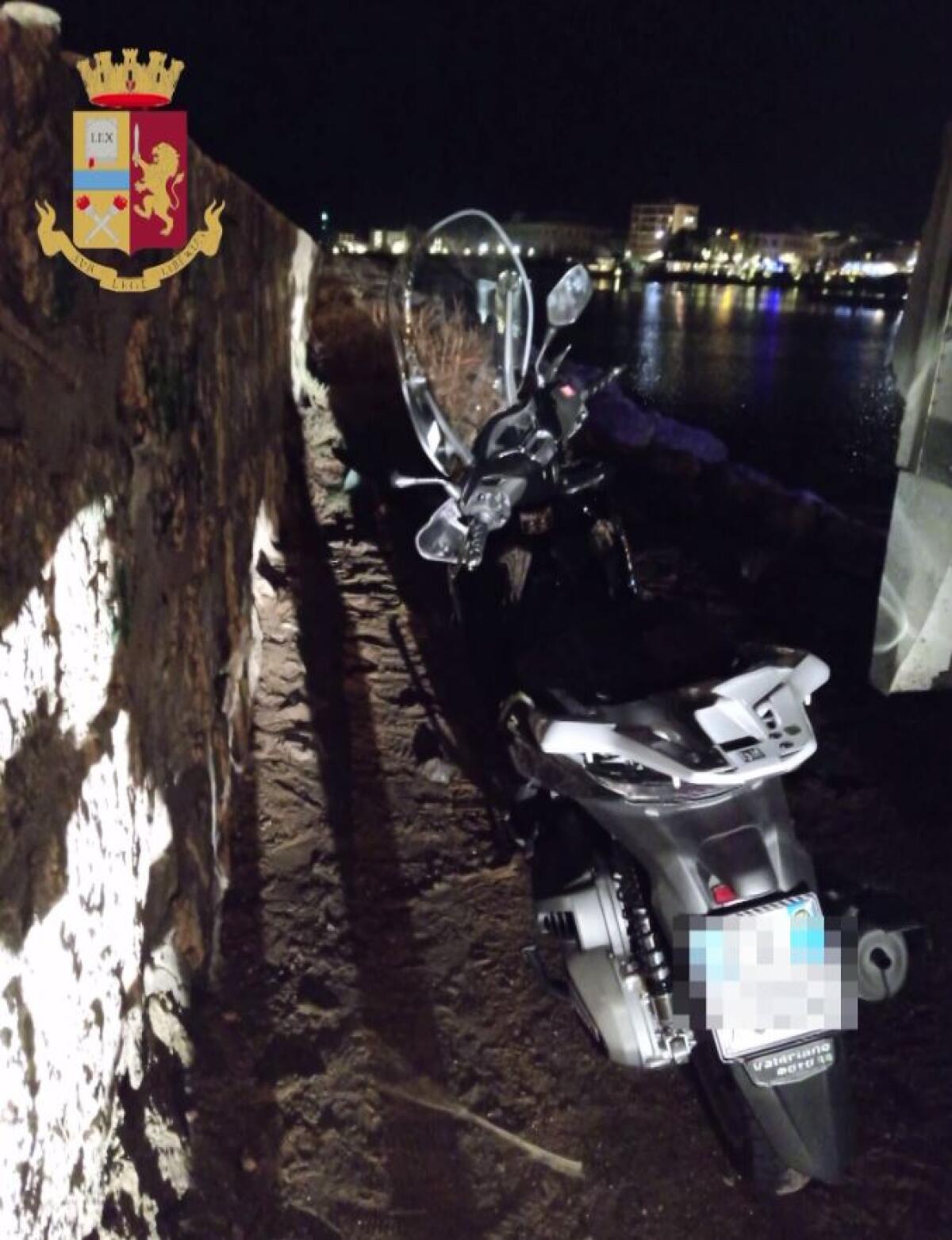 Pirata della strada irrompe nella processione di Santa Lucia a Siracusa: identificato e denunciato 21enne. - 