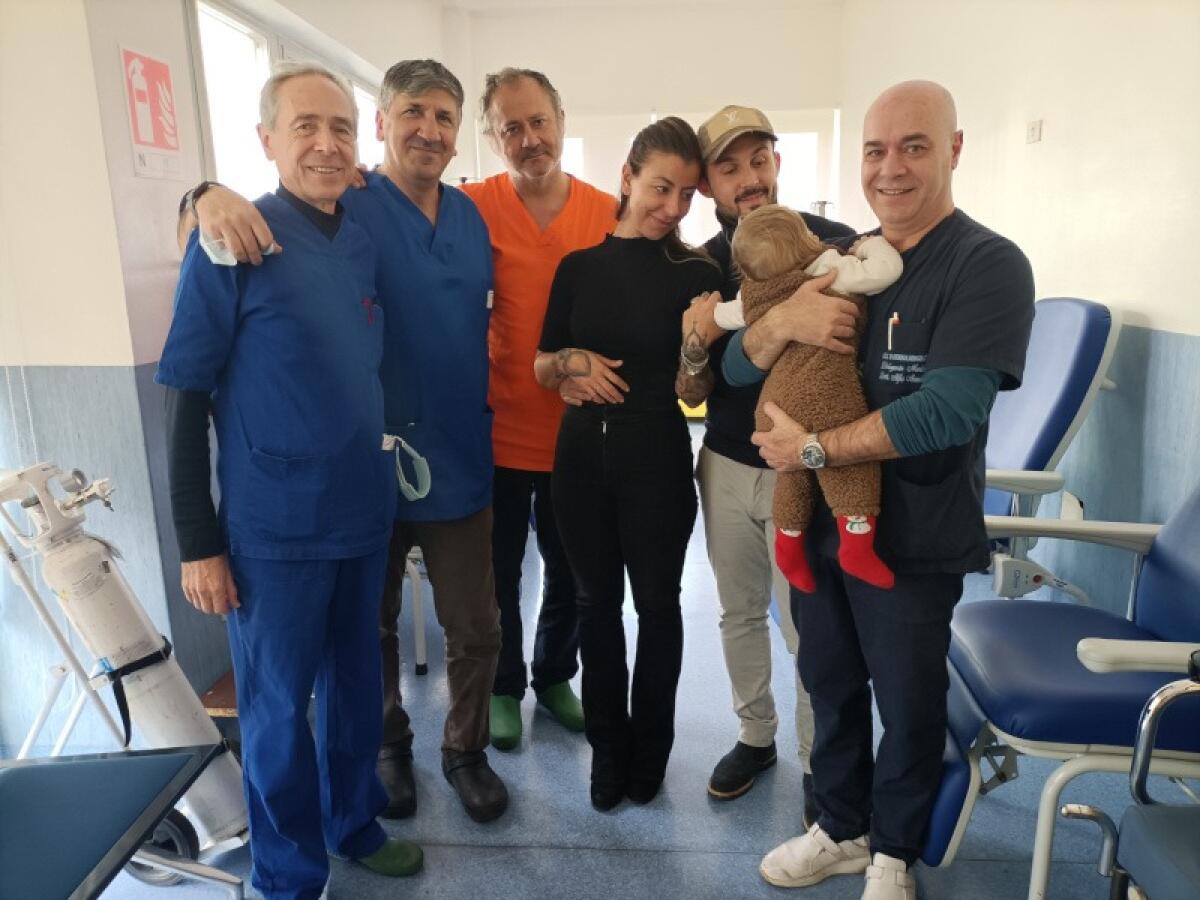 Bimbo di 8 mesi rischia soffocamento con giocattolo: salvato in extremis dall'Ospedale Cannizzaro - 