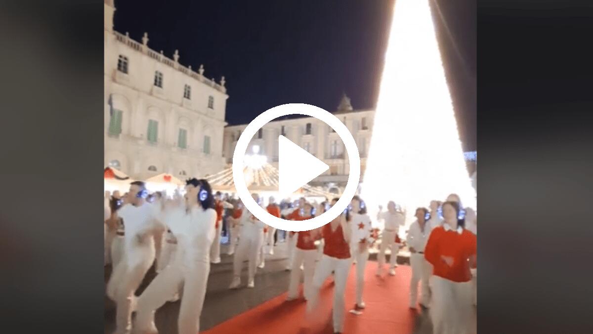 Periodo natalizio a Catania? Significa spettacolo puro in centro città con Joey e Rina: il video - 