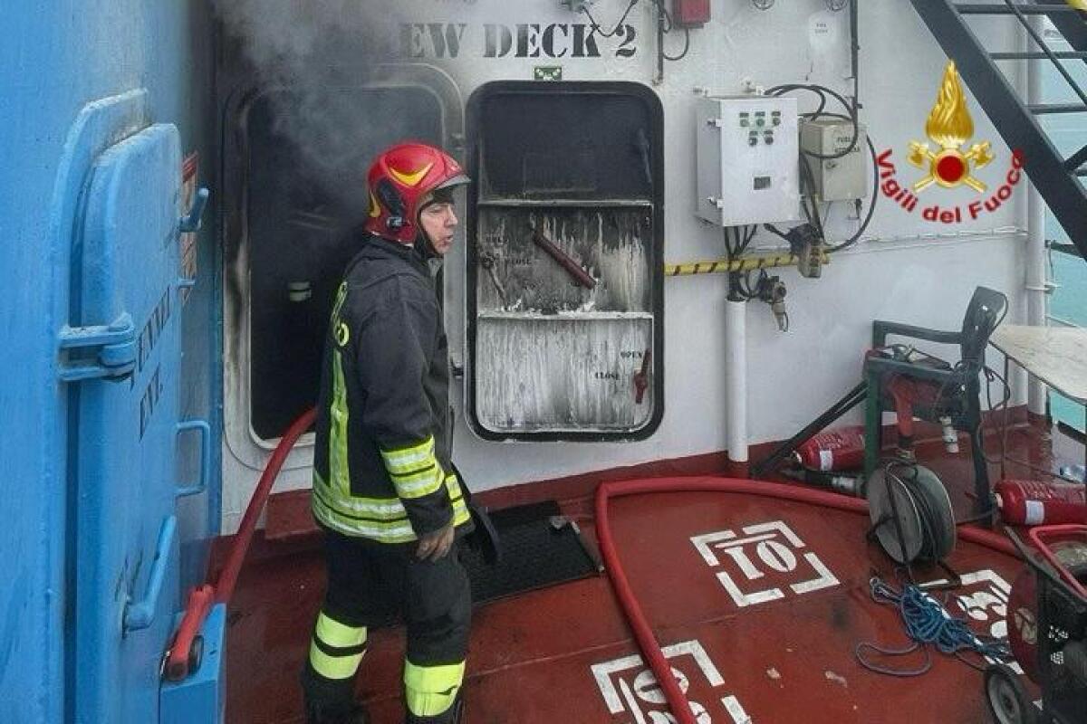 Porto di Catania, incendio in nave: tre intossicati - 