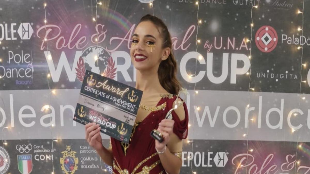 Orgoglio etneo, è di Biancavilla la campionessa mondiale di tessuti aerei. Ecco chi è la catanese che ha vinto a Bologna - 