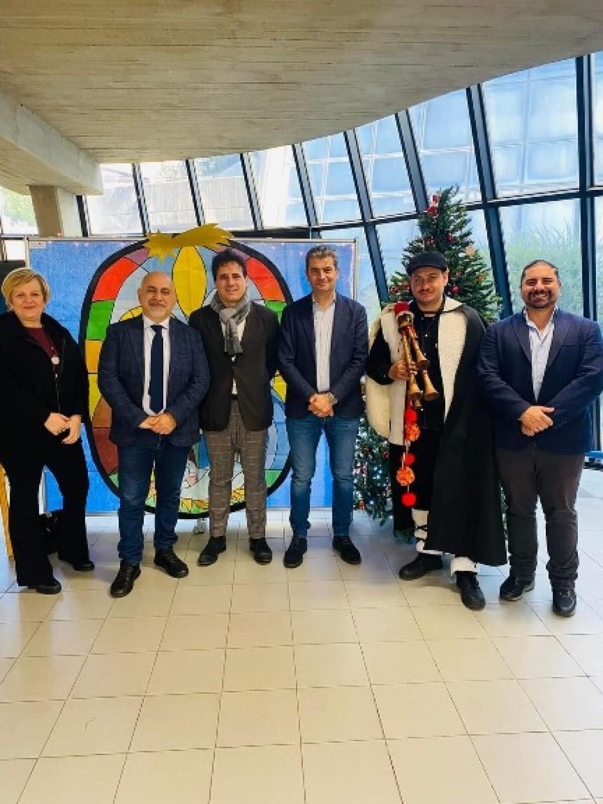 Tradizioni in musica: l'incredibile sorpresa dell'amministrazione di Pedara nelle scuole - 