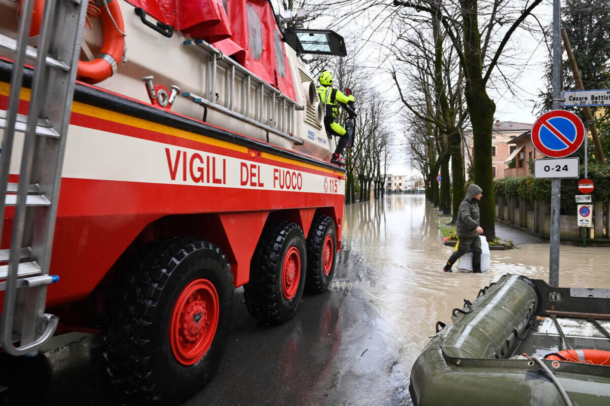 Maltempo a Catania e provincia: necessari interventi dei vigili del fuoco - 