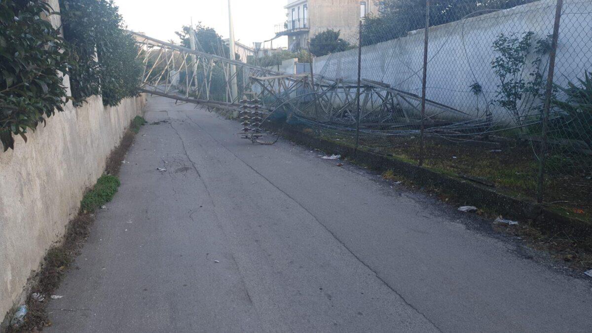 Caduta traliccio alta tensione a Via Salemi: Intervento della Protezione Civile Regionale - 