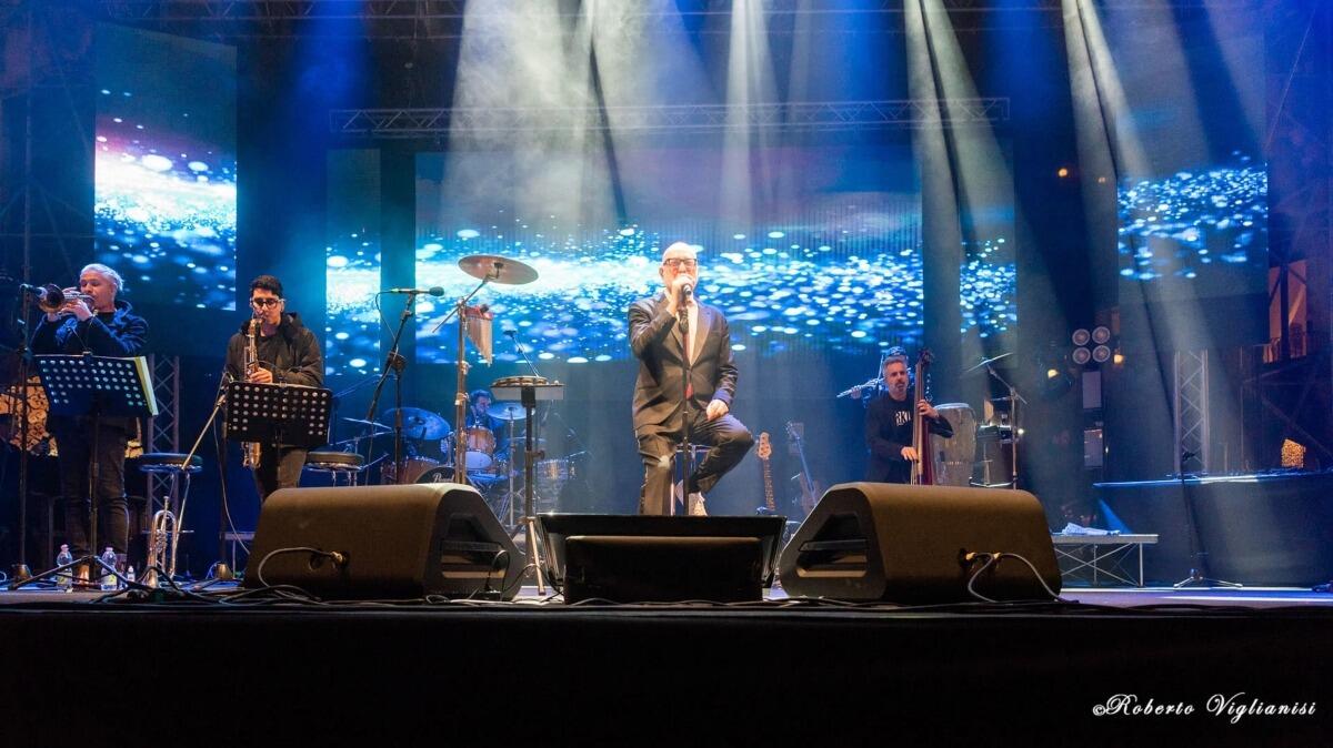 Il post di Mario Biondi dopo il concerto di Capodanno 2024 diventa virale: le sue parole - 