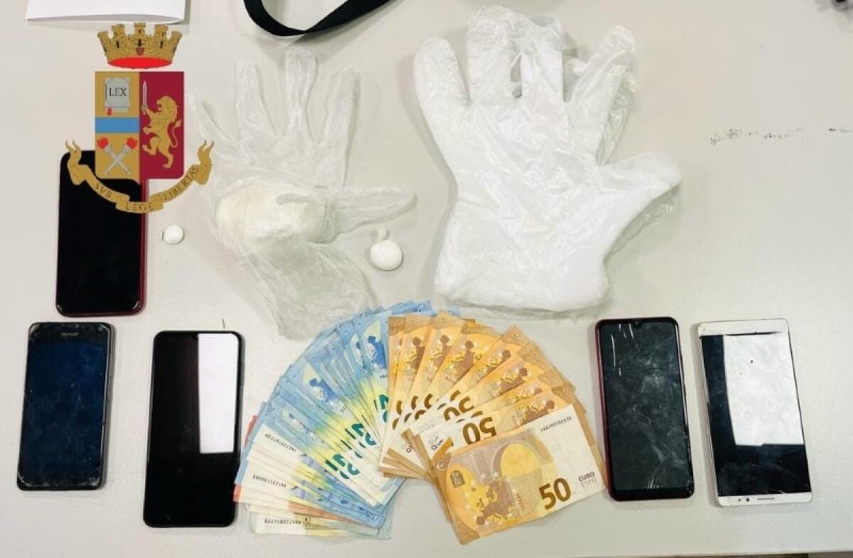 Marito e moglie gestivano bazar della droga: comunicato stampa Polizia di Stato - 