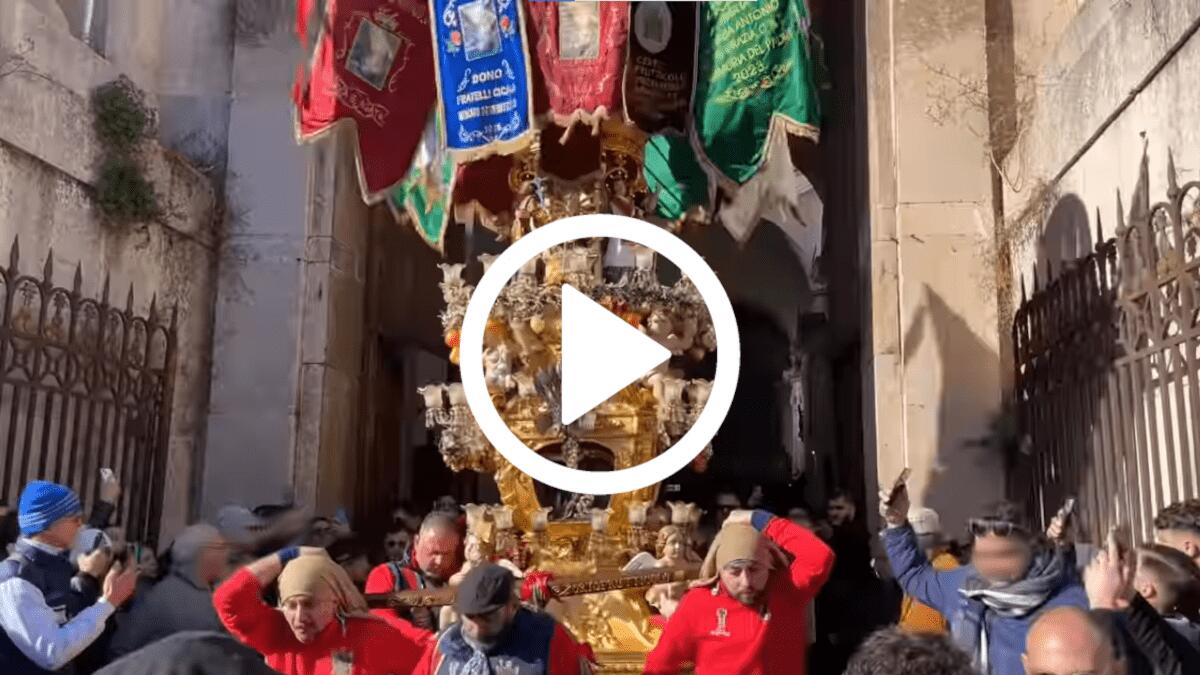 Festa Sant’Agata 2024: l’uscita del cereo ortofrutticoli è pura emozione. Il video della candelora - 