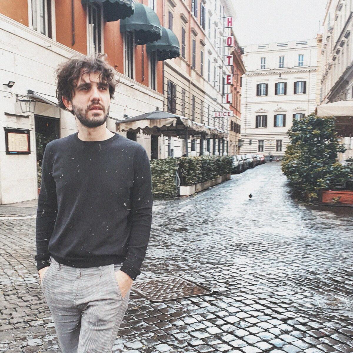 È ragusano l'autore di "Supereroi", ecco chi è il cantautore siciliano Lorenzo Vizzini - 