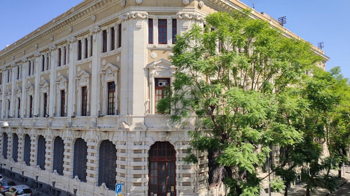 Il fascino intramontabile del Palazzo delle Poste di Catania: dove storia e modernità si abbracciano - 