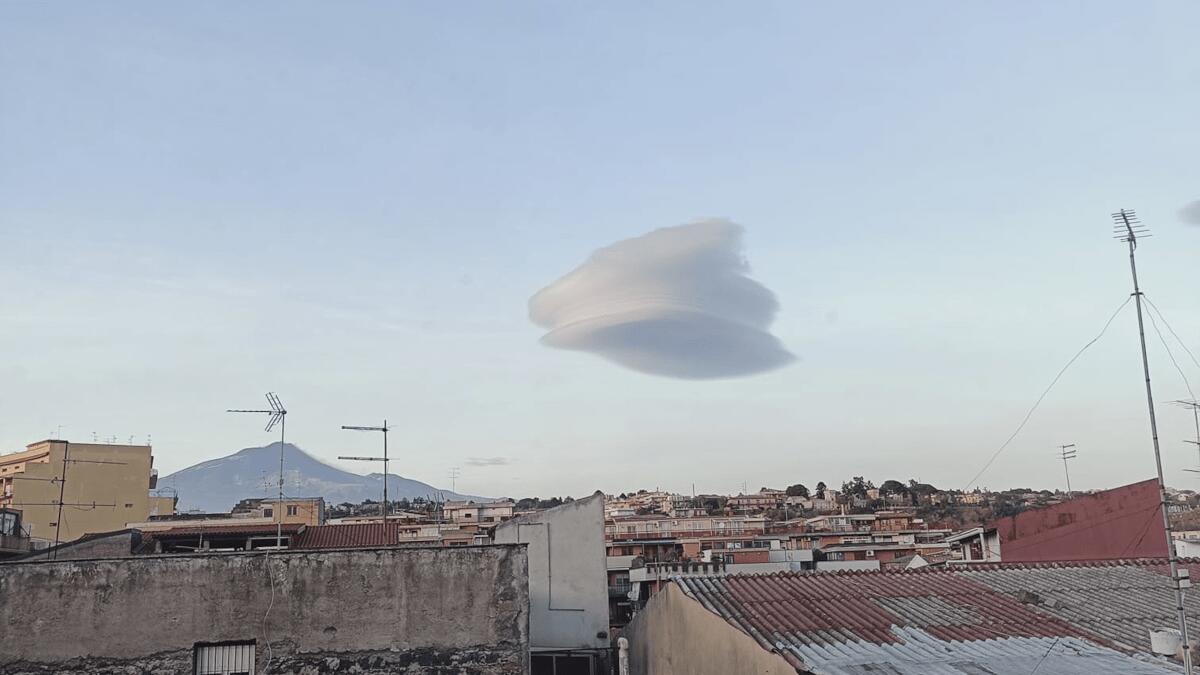 La “Contessa” a Catania: lo spettacolo celeste sull’Etna in foto - 