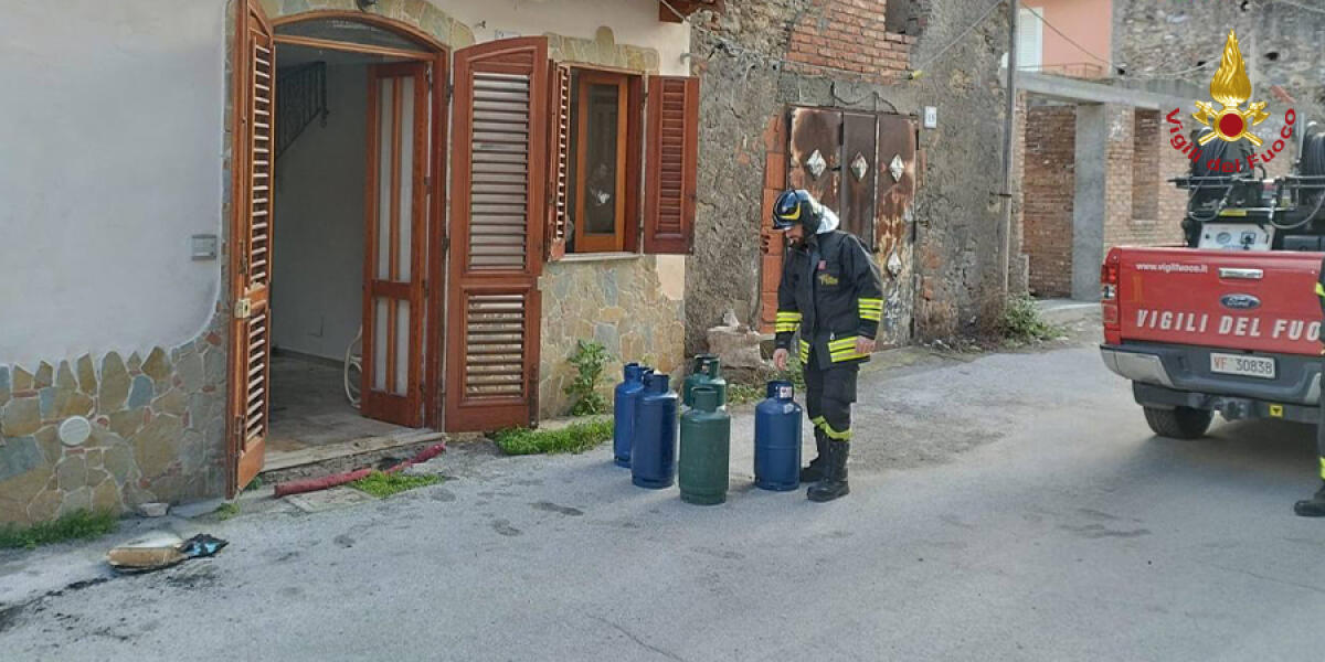 Incendio in abitazione a Barcellona Pozzo di Gotto: ferita una persona - 