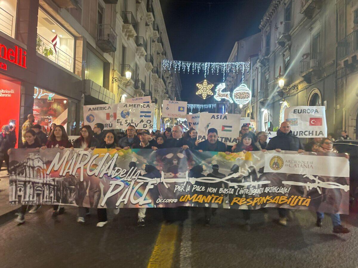 ARCIVESCOVO RENNA E IMAM ABDELHAFID GUIDANO LA MARCIA DELLA PACE A CATANIA - 