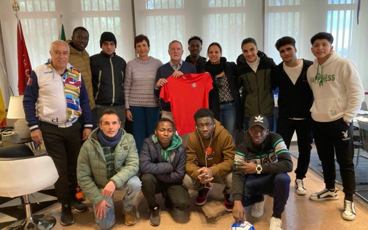 Il CUS Catania dona completini da calcio alla Cooperativa T.E.A.M. - 