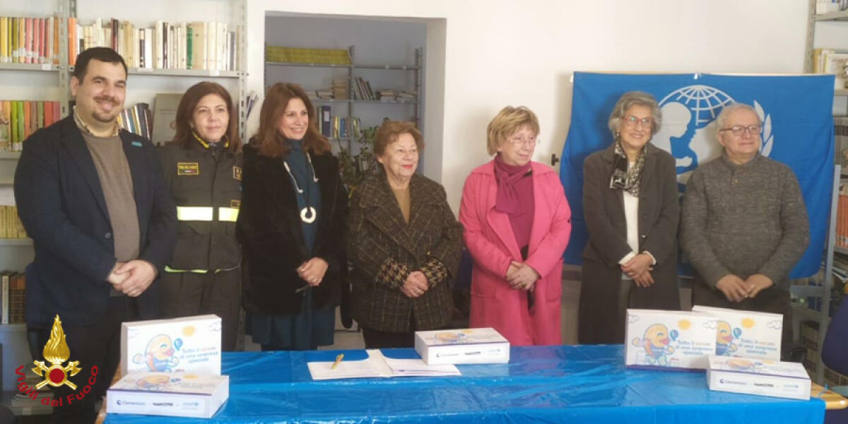 Consegna del "Regalo Sospeso" a Siracusa: i Vigili del Fuoco presenti insieme a UNICEF - 