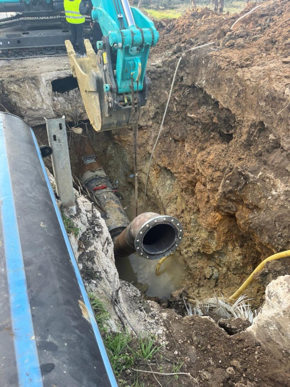 Lavori in corso per la condotta idrica a Bresciana/Localita' Milo: aggiornamenti e nuovo bypass - 