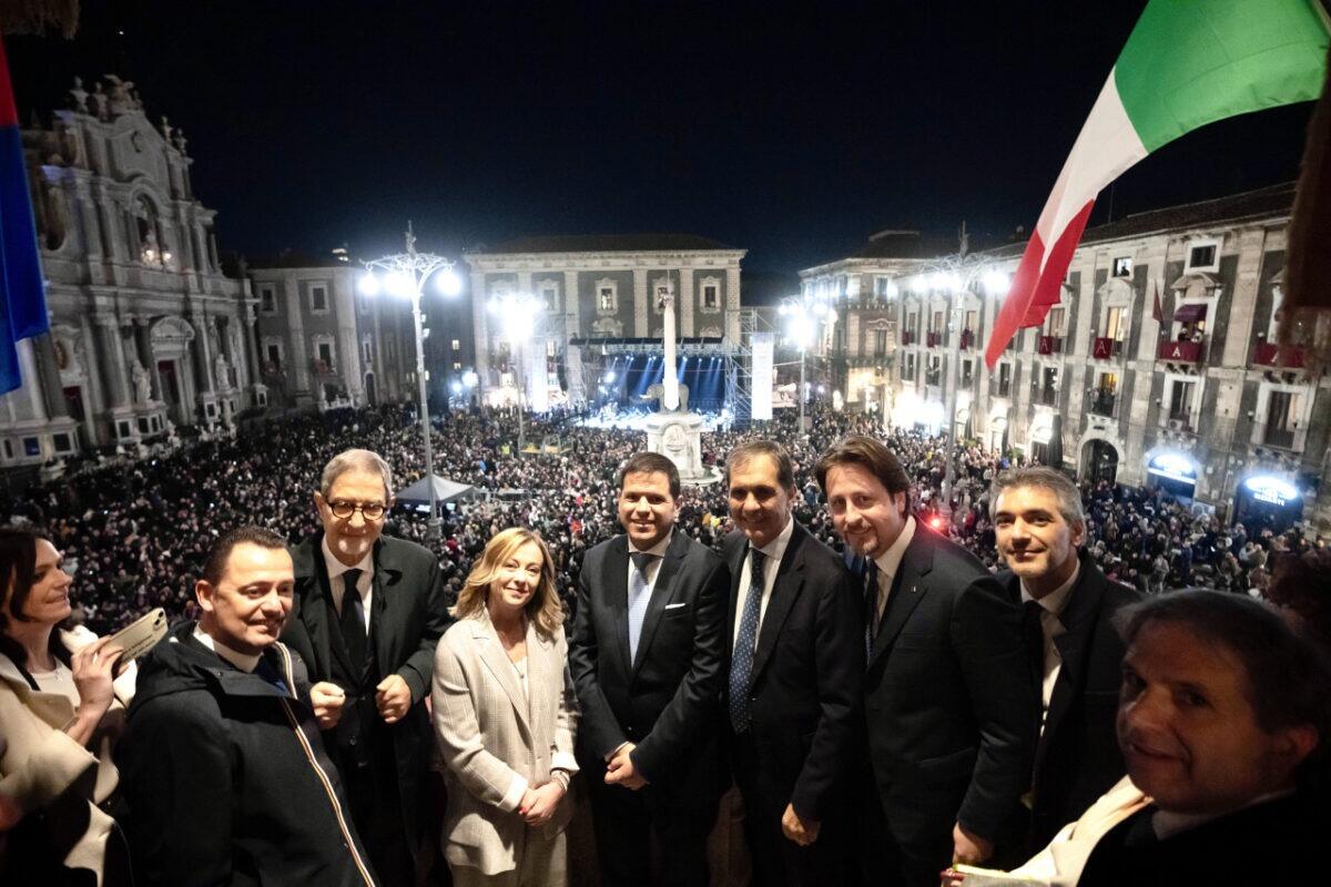 Giorgia Meloni a Catania per la festa di S.Agata: 9 foto tra la folla del Presidente del Consiglio - 