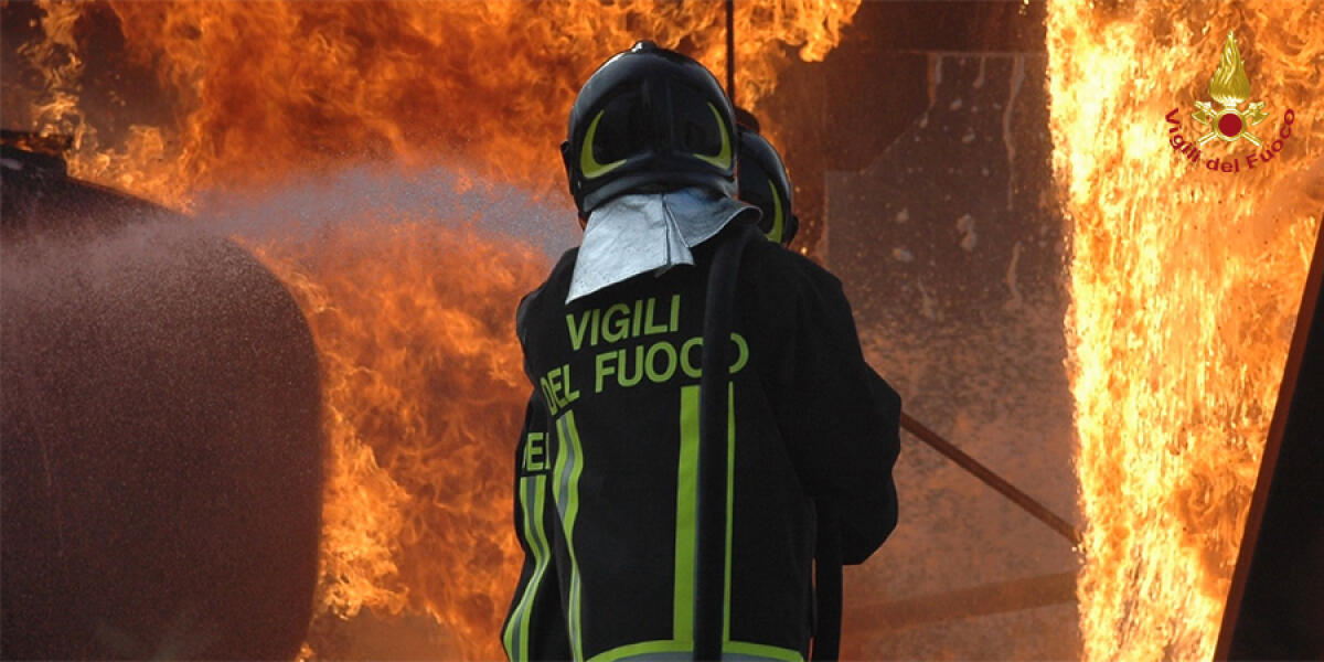Incendio officina nella zona industriale di San Filippo Mela: intervento dei Vigili del Fuoco - 