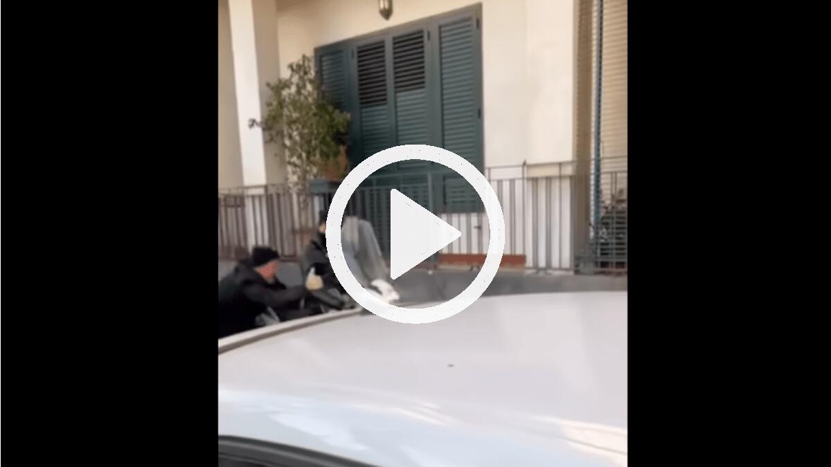 Rapina in diretta ad Aci Castello: la rivolta dei cittadini per fare giustizia [VIDEO] - 