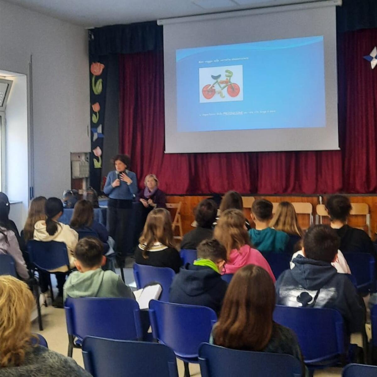 L'UOEPSA sensibilizza gli studenti dell'I.C. "Francesco Crispi" sulla corretta alimentazione - 