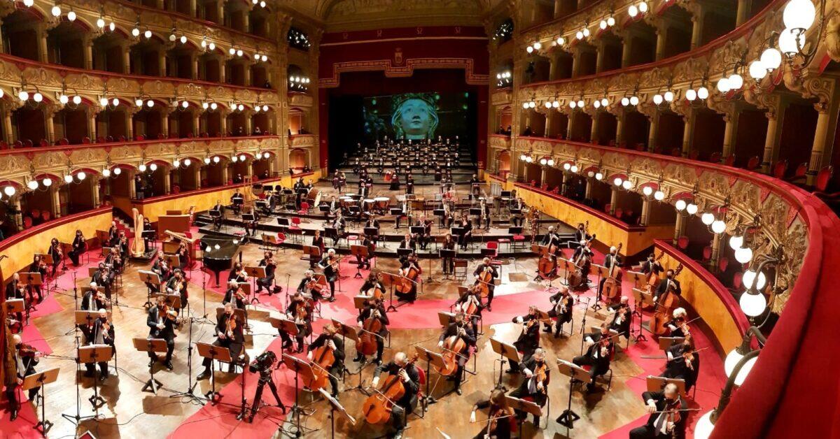AVVISO DI SELEZIONE PER MAESTRI COLLABORATORI E DIRETTORE MUSICALE - 