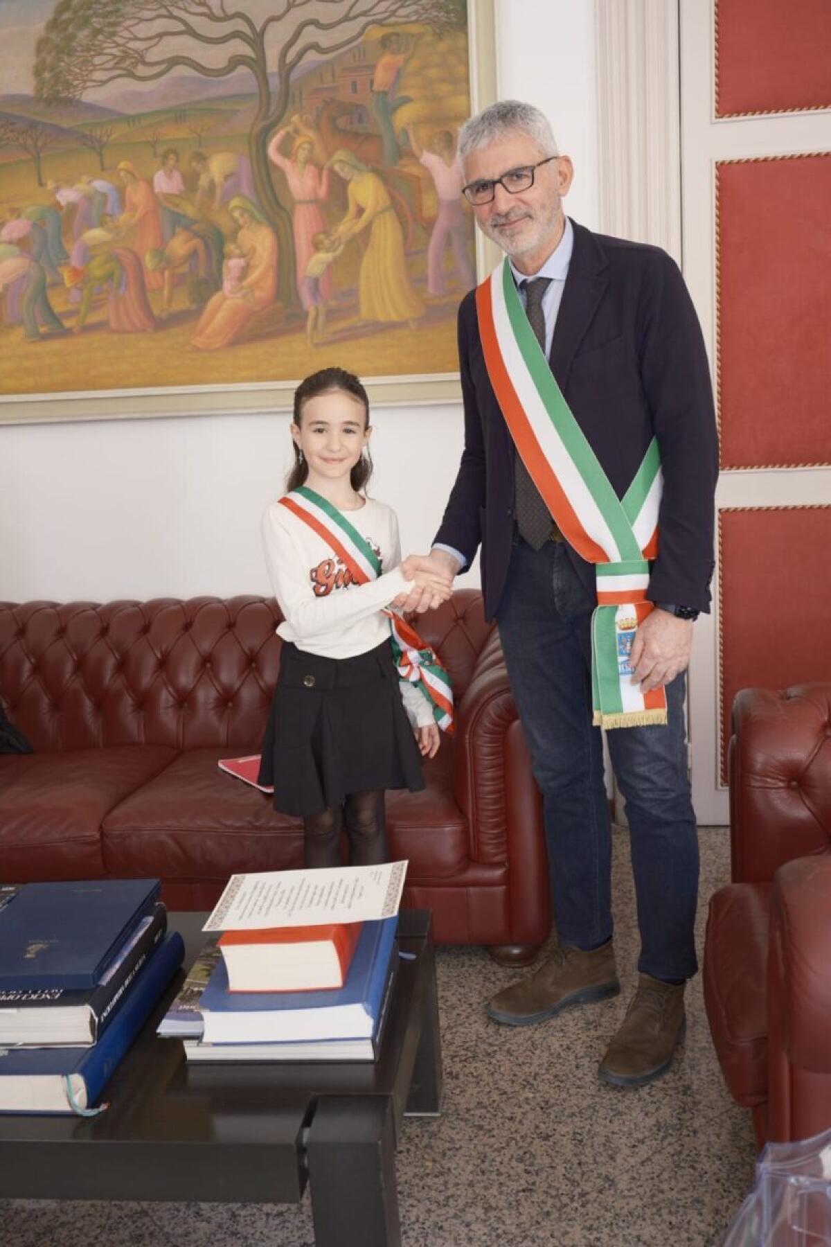 Il sindaco di Ragusa riceve la baby sindaca: una visita "istituzionale" e educativa - 