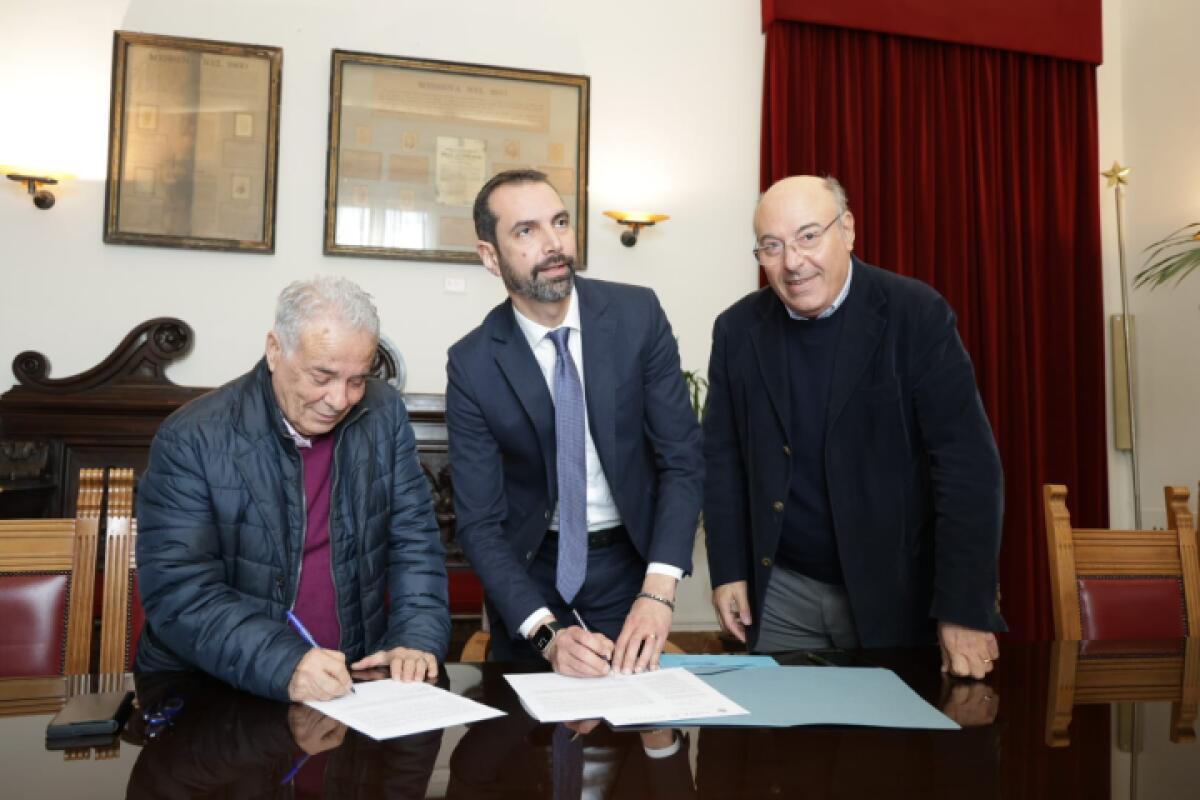 Firmata la convenzione per l'utilizzo dello stadio Franco Scoglio da parte dell'ACR Messina - 