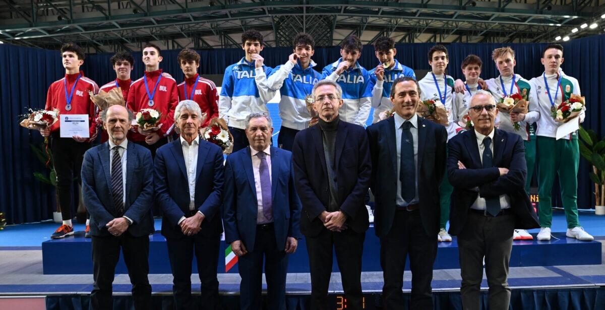 Successi italiani ai Campionati Europei Giovani a Napoli 2024: Oro per la squadra di sciabola maschile e bronzo per i fiorettisti. - 