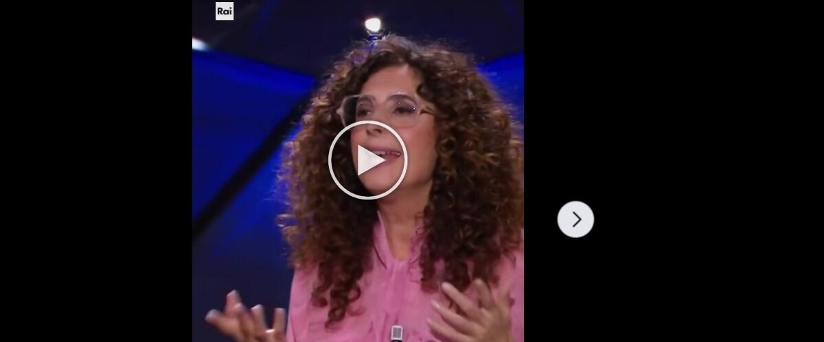 "Anche a me piace il potere, ma il potere di ridere e di farvi ridere", Teresa Mannino spiazza tutti a Sanremo 2024 [VIDEO] - 