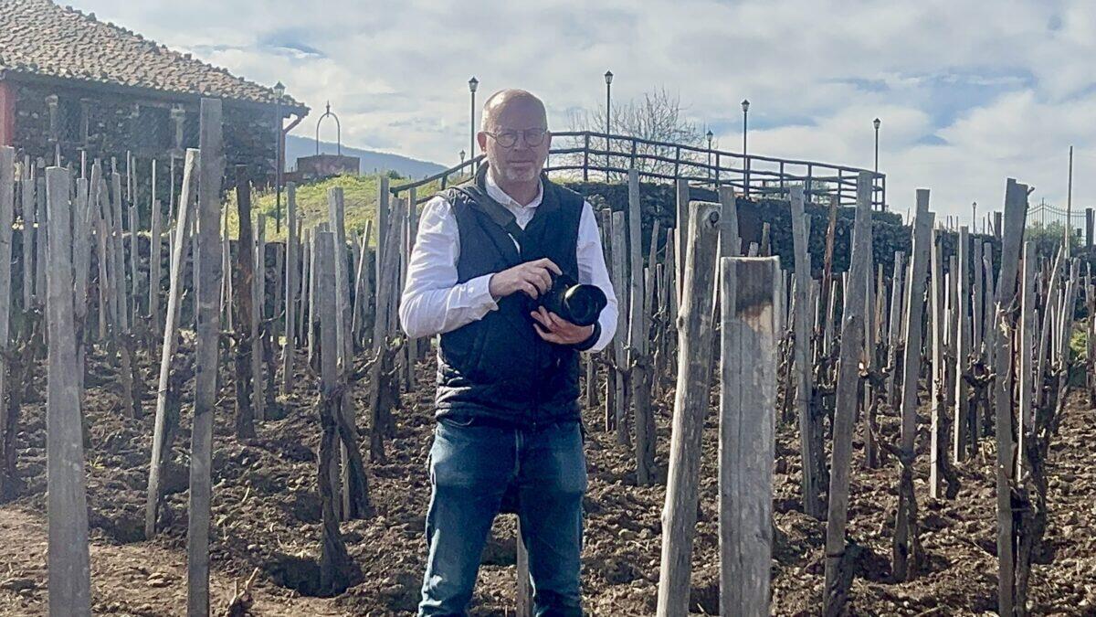 Leif Carlsson ritrae l'Etna per il progetto Di-vino - 