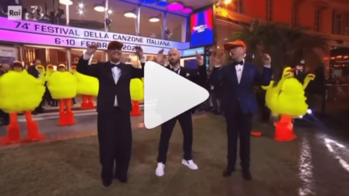 Fiorello, John Travolta, Amadeus e la gag del ballo del qua qua [VIDEO] - 