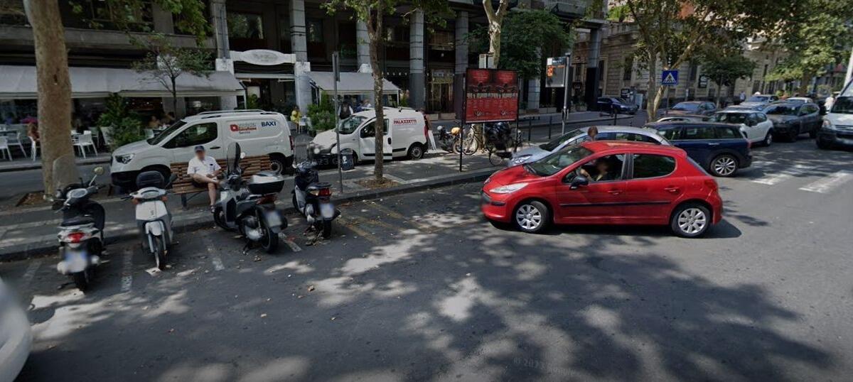 Momenti di panico al Corso Italia, gente sconvolta e caos al bar - 