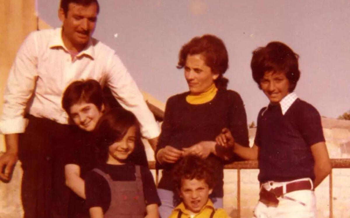 Loro sono due fratelli catanesi, volti fissi in RAI. Dalla foto non riuscirai a riconoscerli - 
