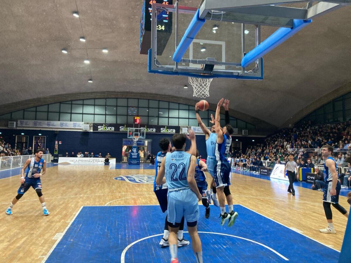 La Virtus Kleb Ragusa trionfa contro Molfetta: 72-65. Cuore e difesa vincenti! - 