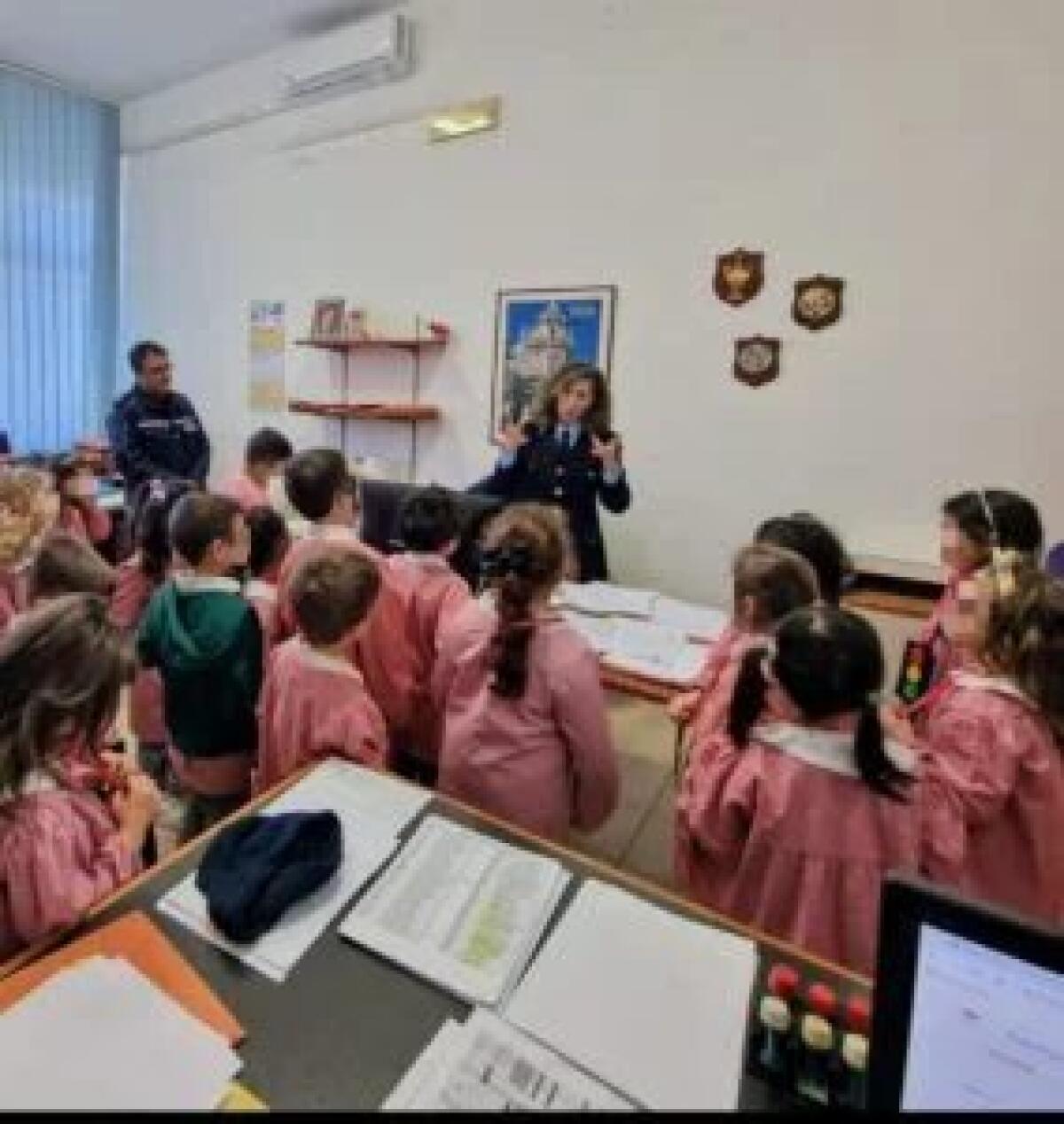 Visita dei bambini del plesso Munari al Comando di Polizia Locale di Ragusa - 