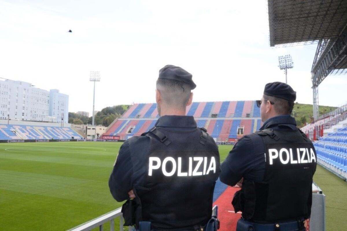 Scandalo durante Crotone-Messina: 14 tifosi colpiti da provvedimenti D.A.SPO. - 