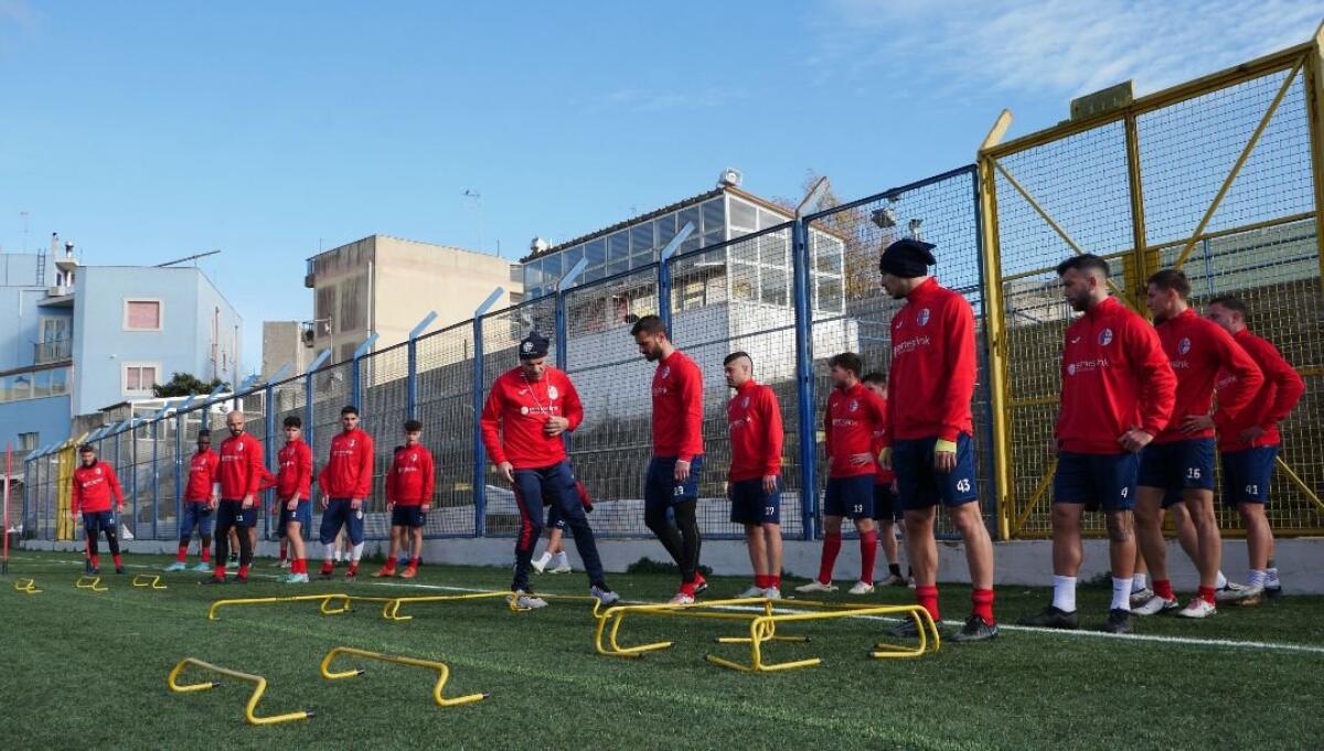 Modica Calcio pronto alla sfida contro il Gela: voglia di rivalsa e grinta - 