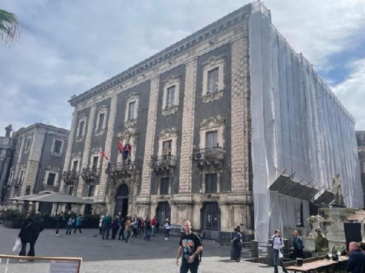 Intervento di manutenzione al Palazzo dei Chierici nel centro storico di Catania. - 