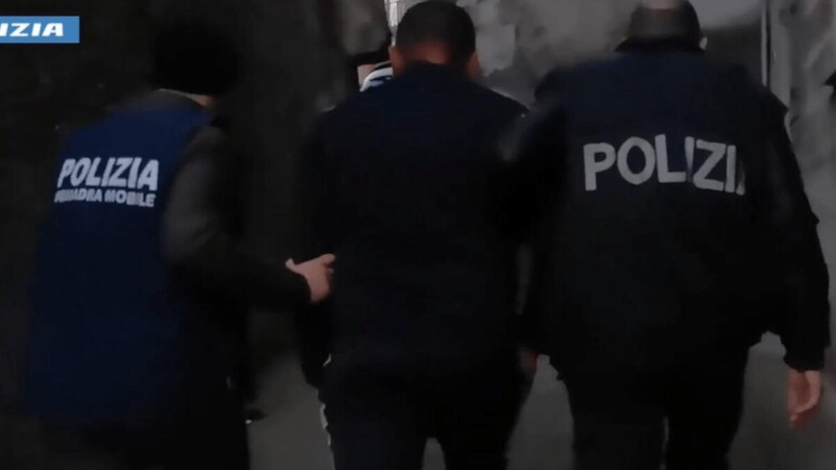 Violenza sessuale di gruppo: sadica coppia nel Catanese stuprava e riprendeva la vittima - 