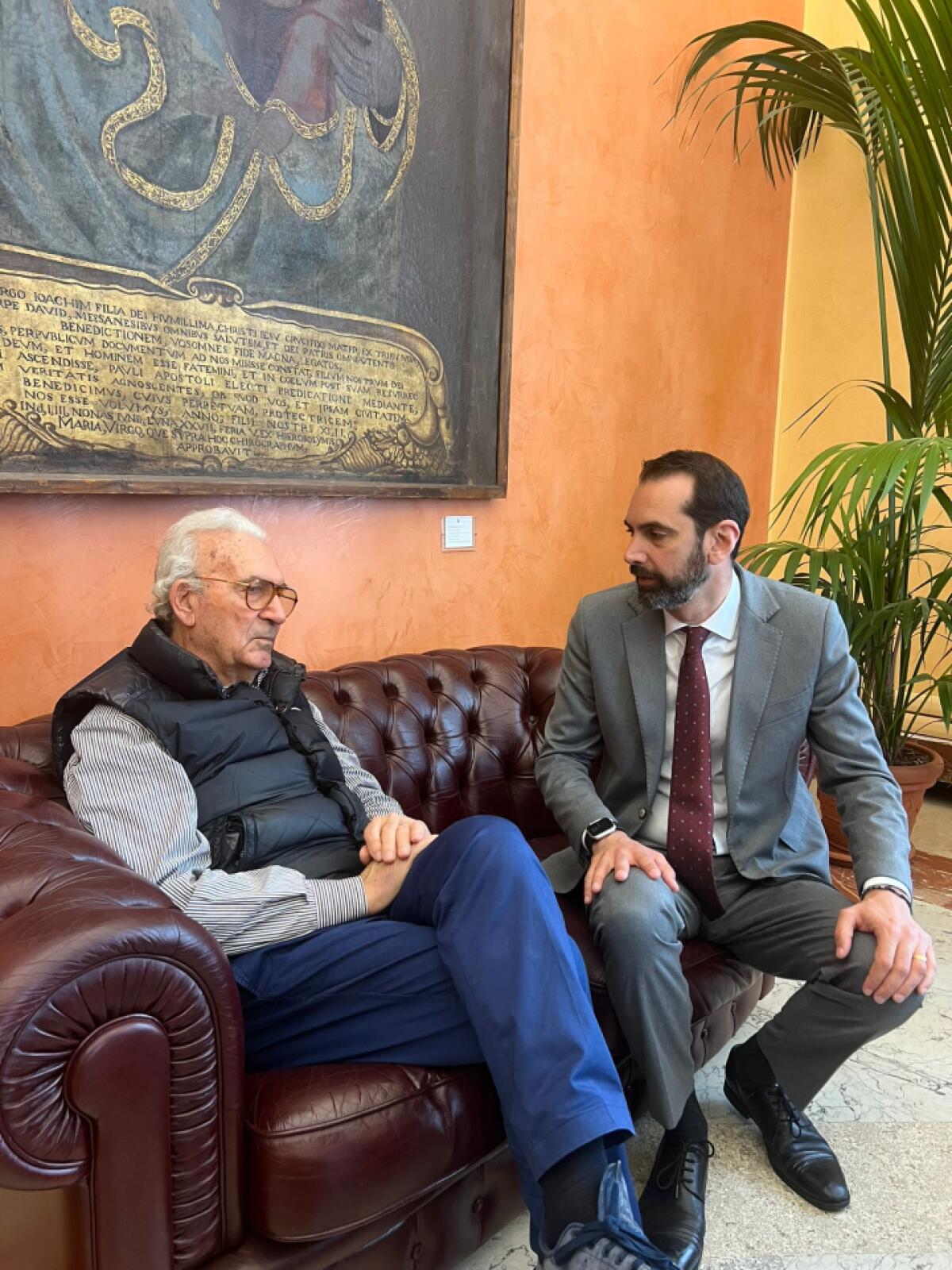 Il sindaco Basile incontra l'anziano aggredito: solidarietà e condanna alla violenza - 