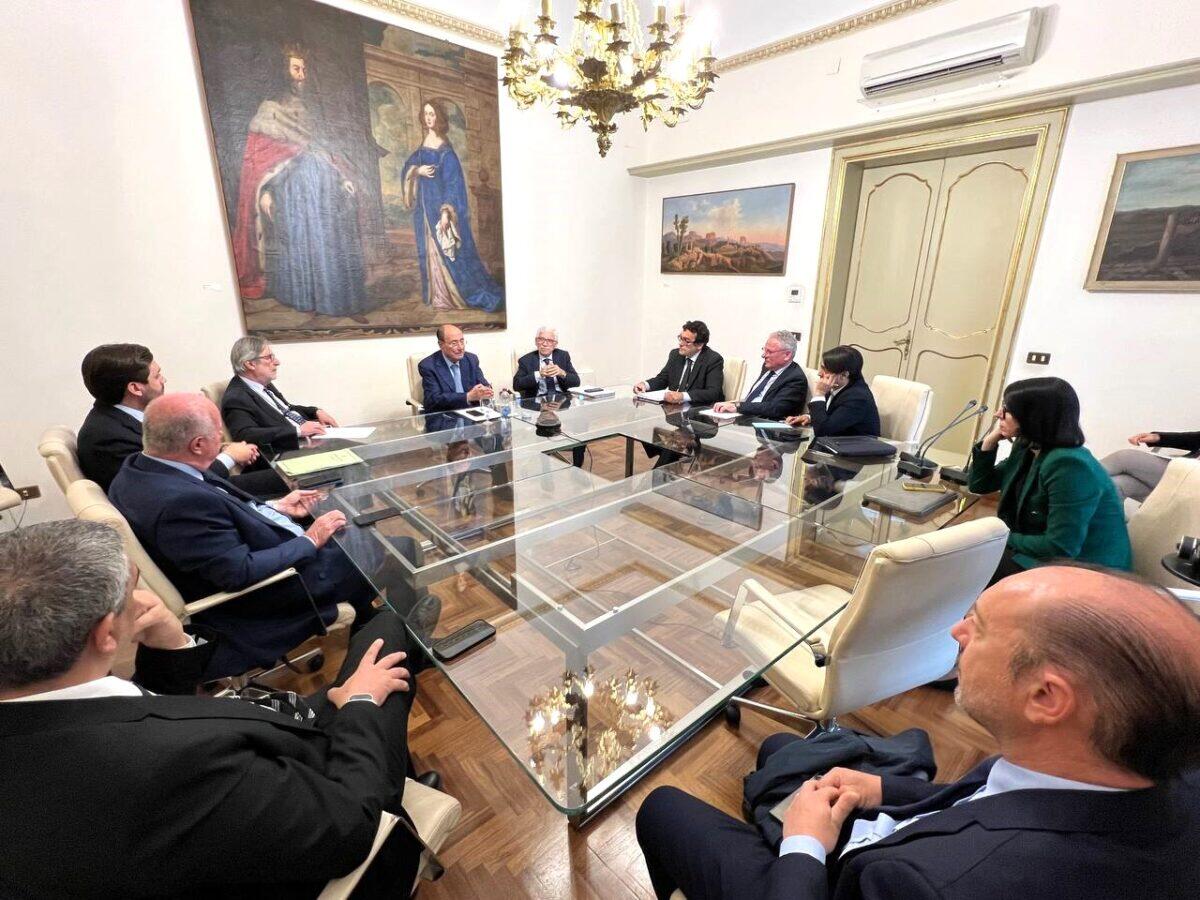 Region Sicilia e Anci Sicilia discutono sui costi per i Comuni riguardanti i rifiuti - 