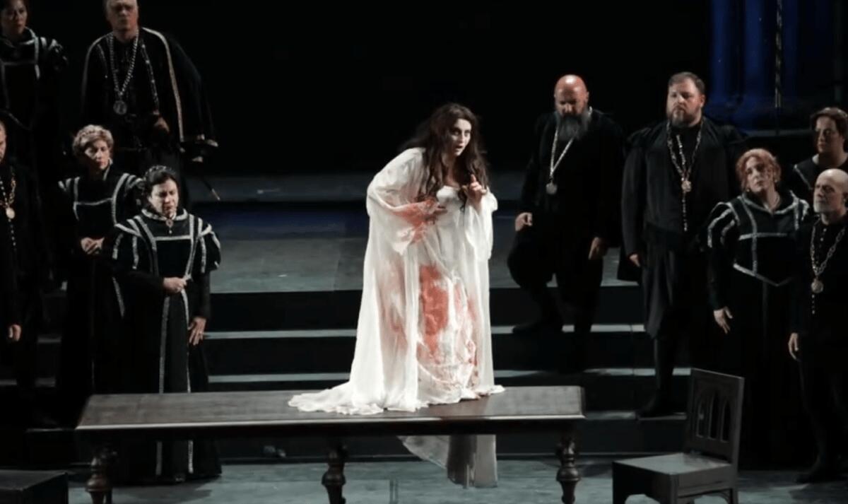 Lucia: il volto coperto dallo squallore della morte. - 