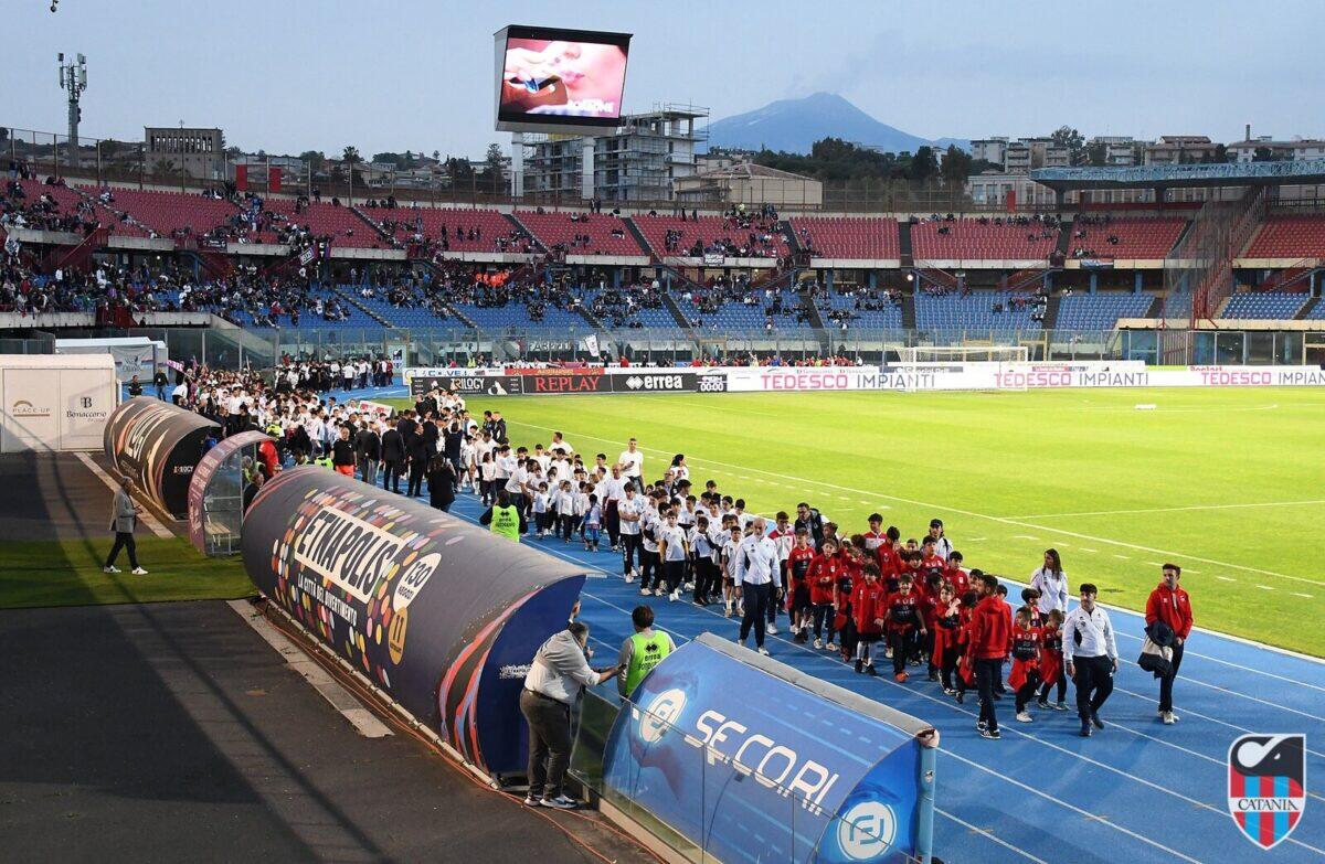 Emozionante saluto dei giovani talenti del Catania FC al Massimino - 