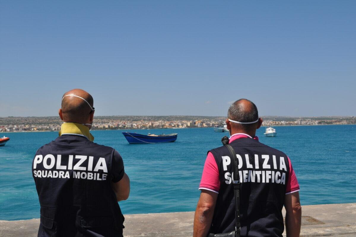 Scafista dell'imbarcazione con 56 migranti fermato a Ragusa. - 