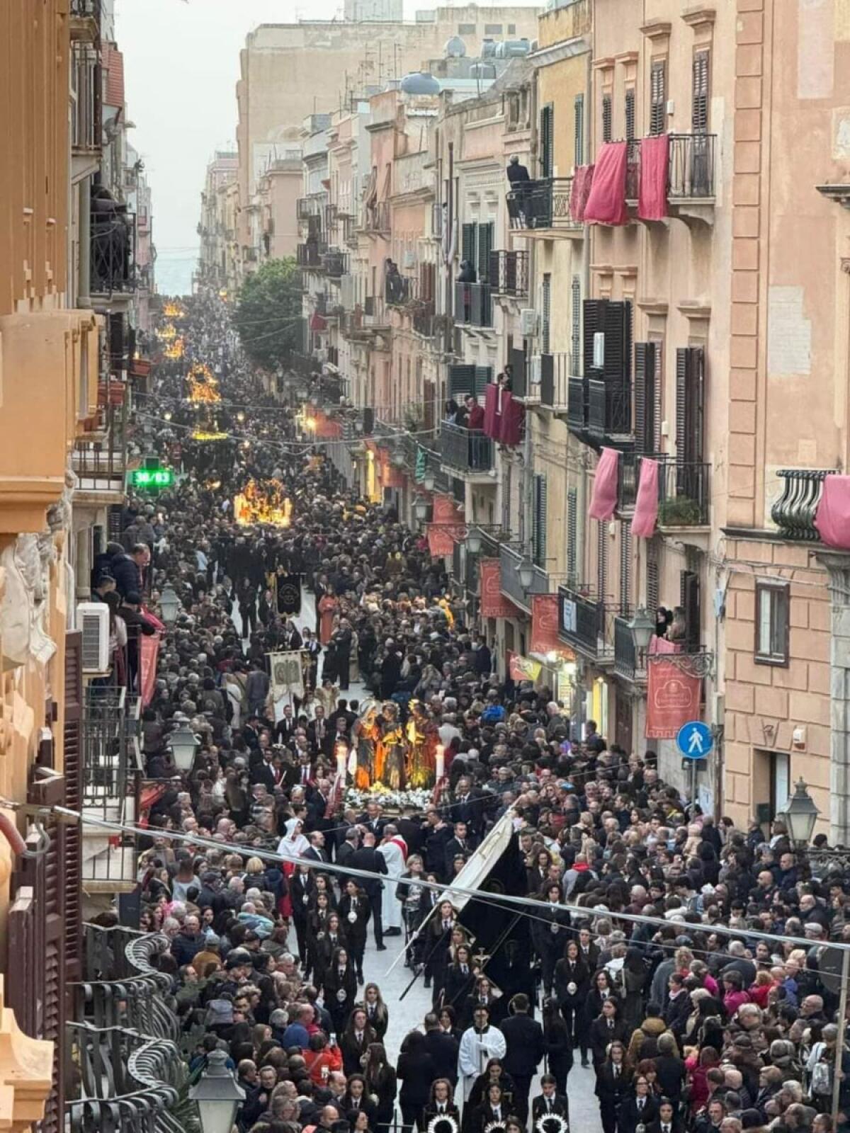 Processione dei Misteri a Trapani: Protezione Civile presente per la sicurezza e l'assistenza - 