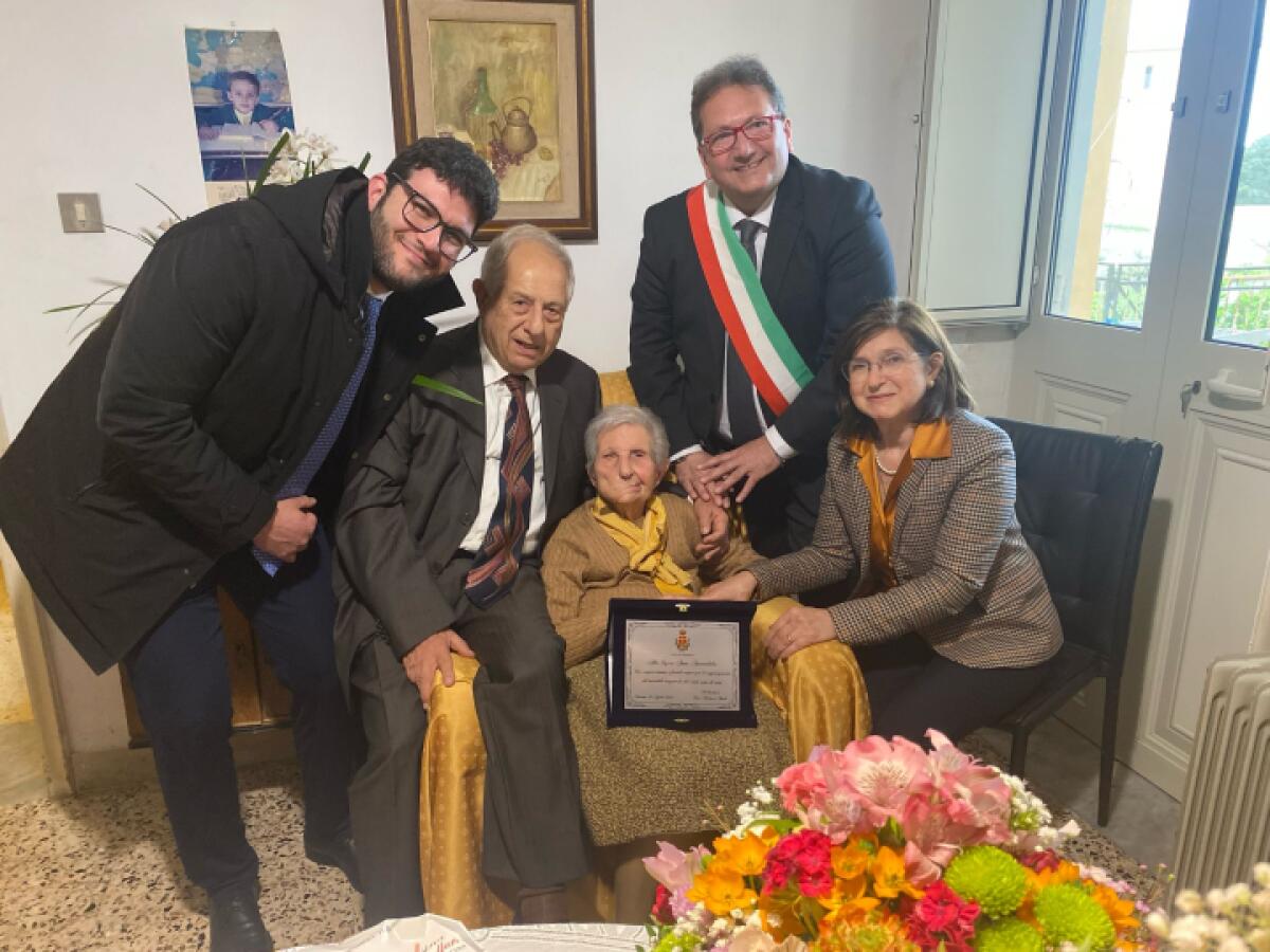 La centenaria Anna Ammendolia festeggiata dal Comune di Messina - 