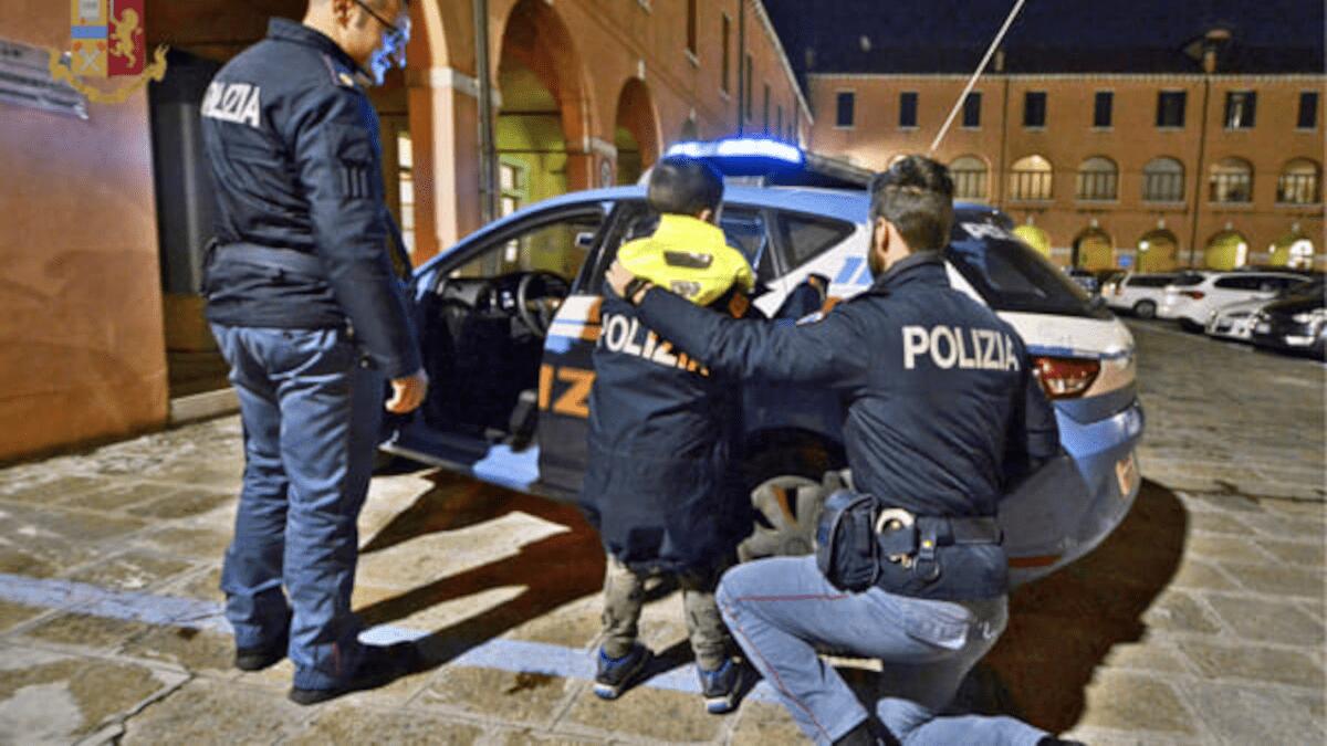 Bambino di 11 anni smarrito per le strade di Catania: ritrovato e riportato ai disattenti genitori - 
