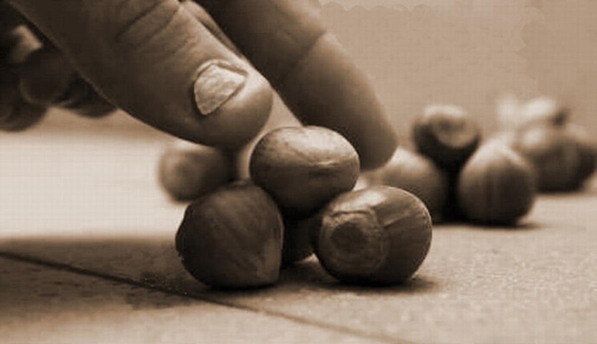 Giochi di una volta, ecco come a Catania ci si divertiva "che nuciddi" - 