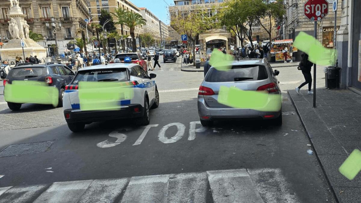 “Vigile non vede, cuore non duole”: l’ironia d’inciviltà a Catania prende di mira gli agenti - 