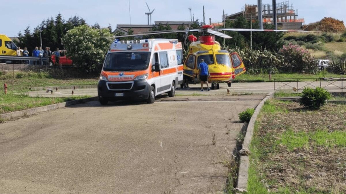 Barricato in casa accoltella moglie e figli: chi è l’uomo e cos’è successo - 